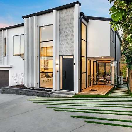Brand New Luxury Home In Remuera